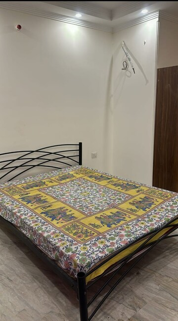 Bedroom in 4 BHK Builder Floor at Sector 57 – for Rent