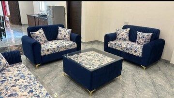 Bedroom in 4 BHK Builder Floor at Sector 57 – for Rent