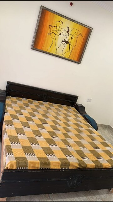 Bedroom in 4 BHK Builder Floor at Sector 57 – for Rent