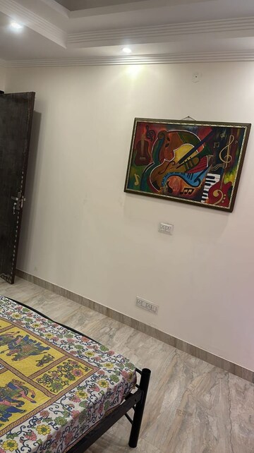 Bedroom in 4 BHK Builder Floor at Sector 57 – for Rent