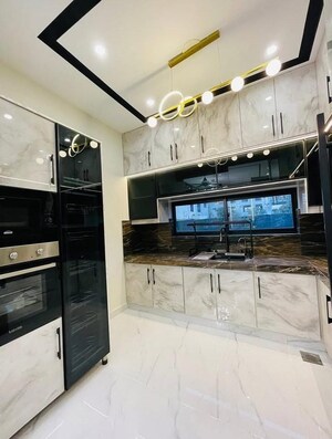 Kitchen in 3 BHK Builder Floor at Sector 33 – for Sale