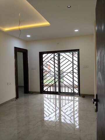 Room in 3 BHK Villa at Ab Bypass Road – for Sale