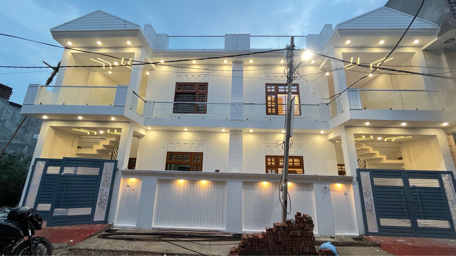 3 BHK + Extra Room Independent House For Sale in Jankipuram Extension