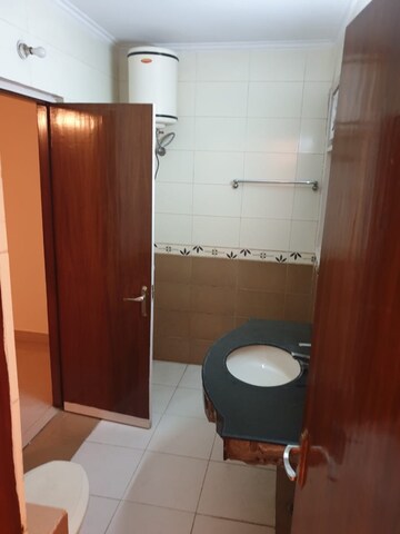 Bathroom in 3 BHK Apartment at Parsvnath Green Ville, Sector 48 – for Rent