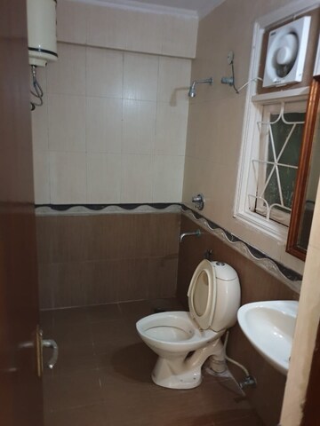 Bathroom in 3 BHK Apartment at Parsvnath Green Ville, Sector 48 – for Rent
