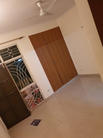 Furnished Amenities in 3 BHK Apartment at Parsvnath Green Ville, Sector 48 – for Rent