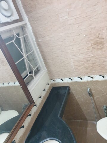 Bathroom in 3 BHK Apartment at Parsvnath Green Ville, Sector 48 – for Rent