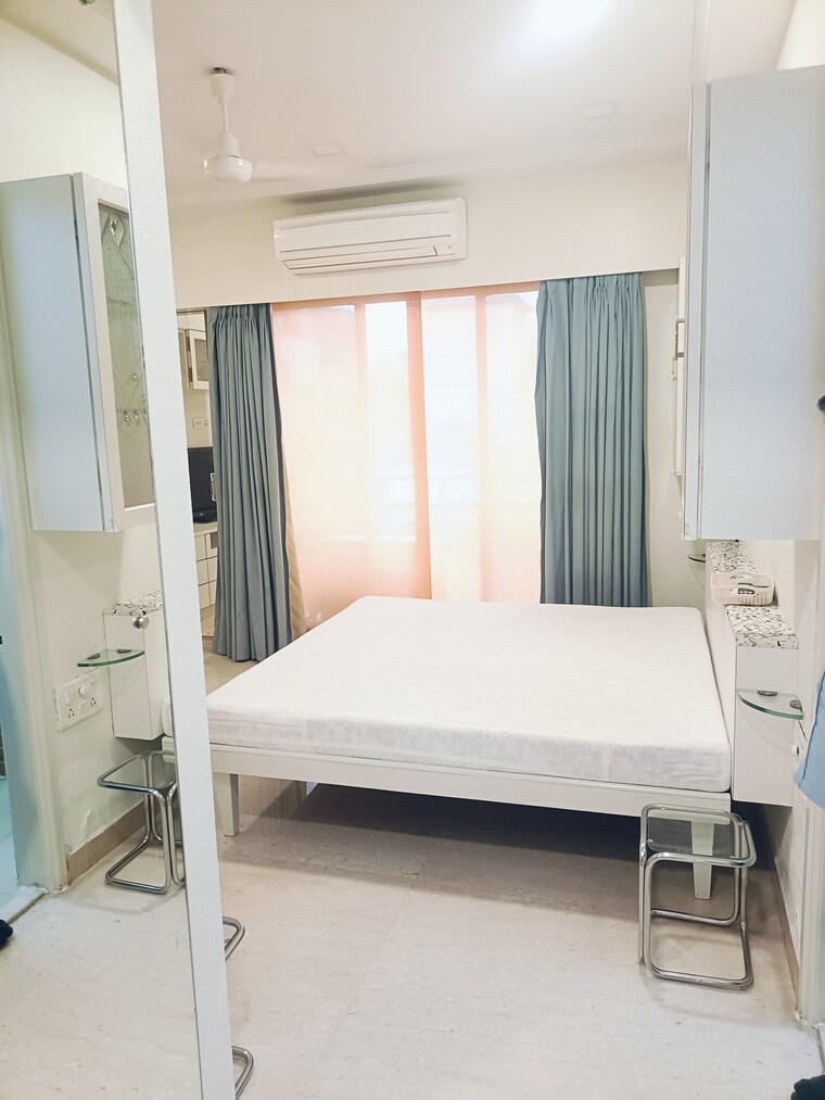 Bathroom, rustomjee-9-jvpd 4 Bedroom 3000 Sq.Ft. Apartment In Juhu Mumbai 8959443