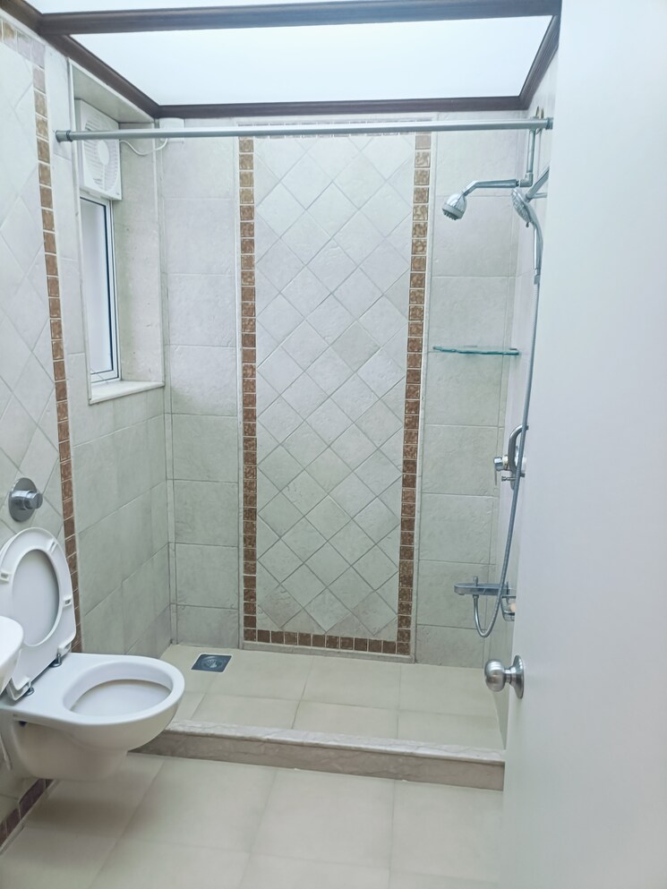 Bathroom, rustomjee-9-jvpd 4 Bedroom 3000 Sq.Ft. Apartment In Juhu Mumbai 8959443