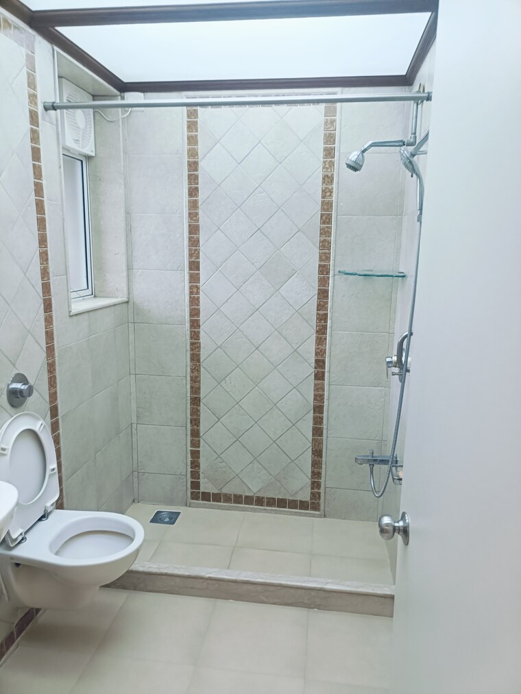 Bathroom, rustomjee-9-jvpd 4 Bedroom 3000 Sq.Ft. Apartment In Juhu Mumbai 8959443