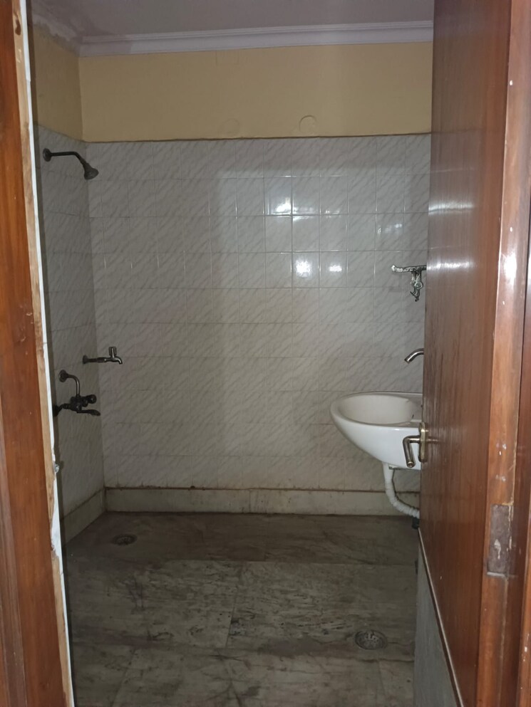 Bathroom, lajpat nagar 4 2 Bedroom 1500 Sq.Ft. Builder Floor In Lajpat Nagar 4 Delhi 8959411