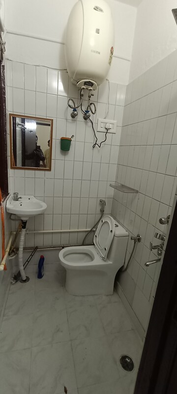 Bathroom in 1.5 BHK Builder Floor at Chittaranjan Park – for Rent