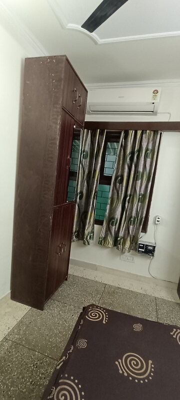 Furnished Amenities in 1.5 BHK Builder Floor at Chittaranjan Park – for Rent