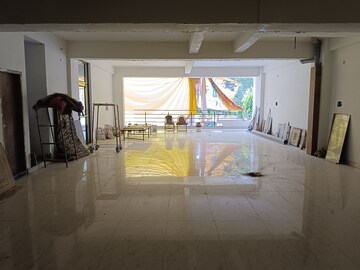 Parking in  Showroom at Aliganj – for Rent