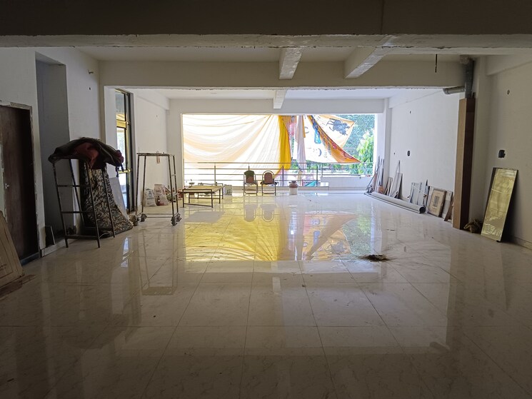  Parking, aliganj Commercial Showroom 2000 Sq.Ft. In Aliganj Lucknow 8959439