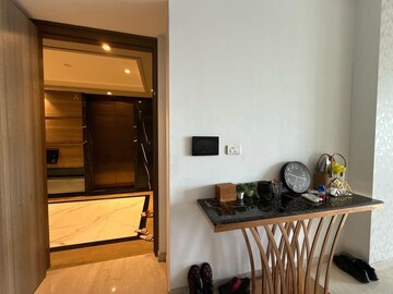 Room in 3 BHK Apartment at Lodha The Park, Worli – for Rent
