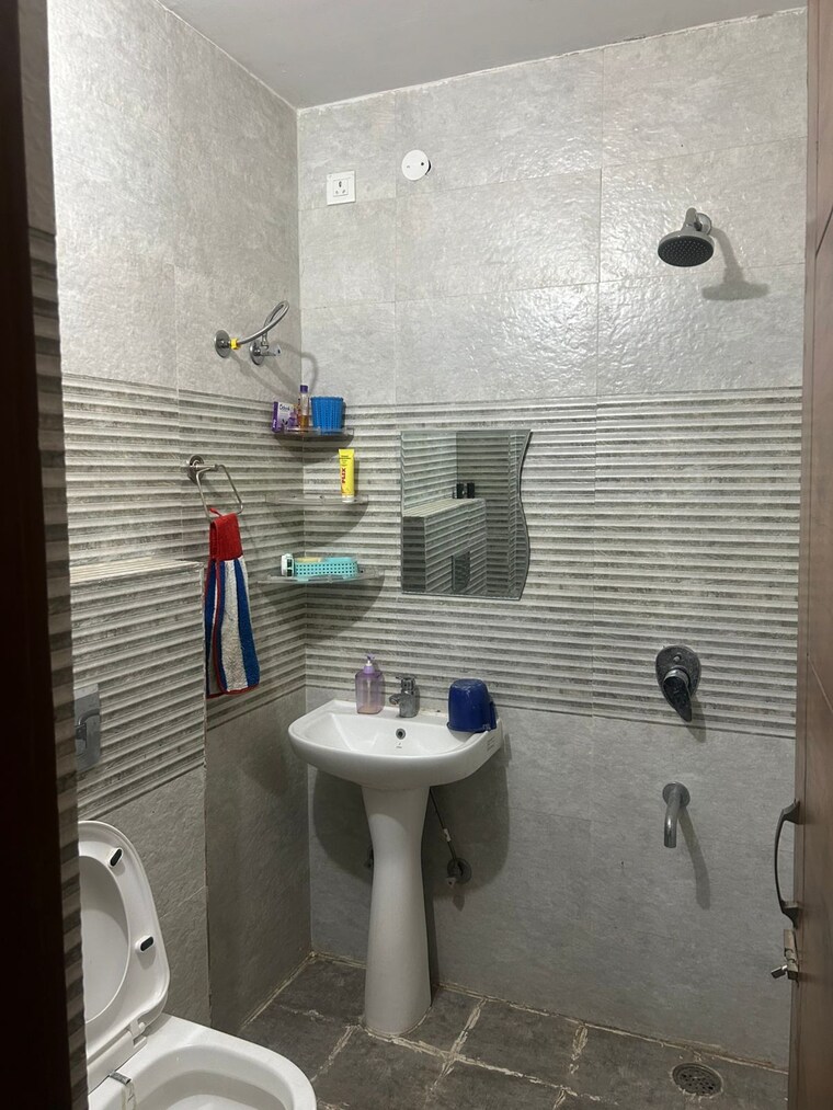 Bathroom, ambala highway 2 Bedroom 900 Sq.Ft. Builder Floor In Ambala Highway Zirakpur 8959515