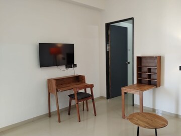 Living Room in 1 BHK Builder Floor at Om Tower, Dlf City Phase 3 – for Rent