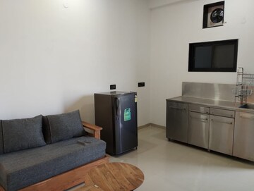 Living Room in 1 BHK Builder Floor at Om Tower, Dlf City Phase 3 – for Rent