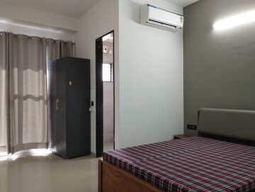 Room in 1 BHK Builder Floor at Om Tower, Dlf City Phase 3 – for Rent