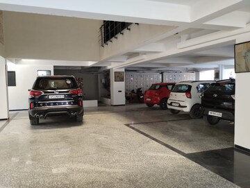 Parking in 1 BHK Builder Floor at Om Tower, Dlf City Phase 3 – for Rent