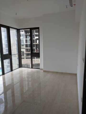 Room in 3 BHK Apartment at Lodha The Park Side, Worli – for Rent