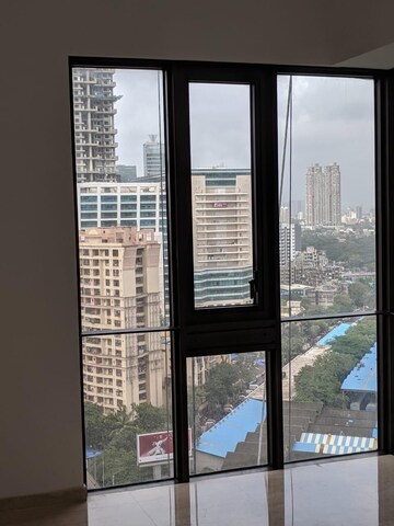 Room in 3 BHK Apartment at Lodha The Park Side, Worli – for Rent