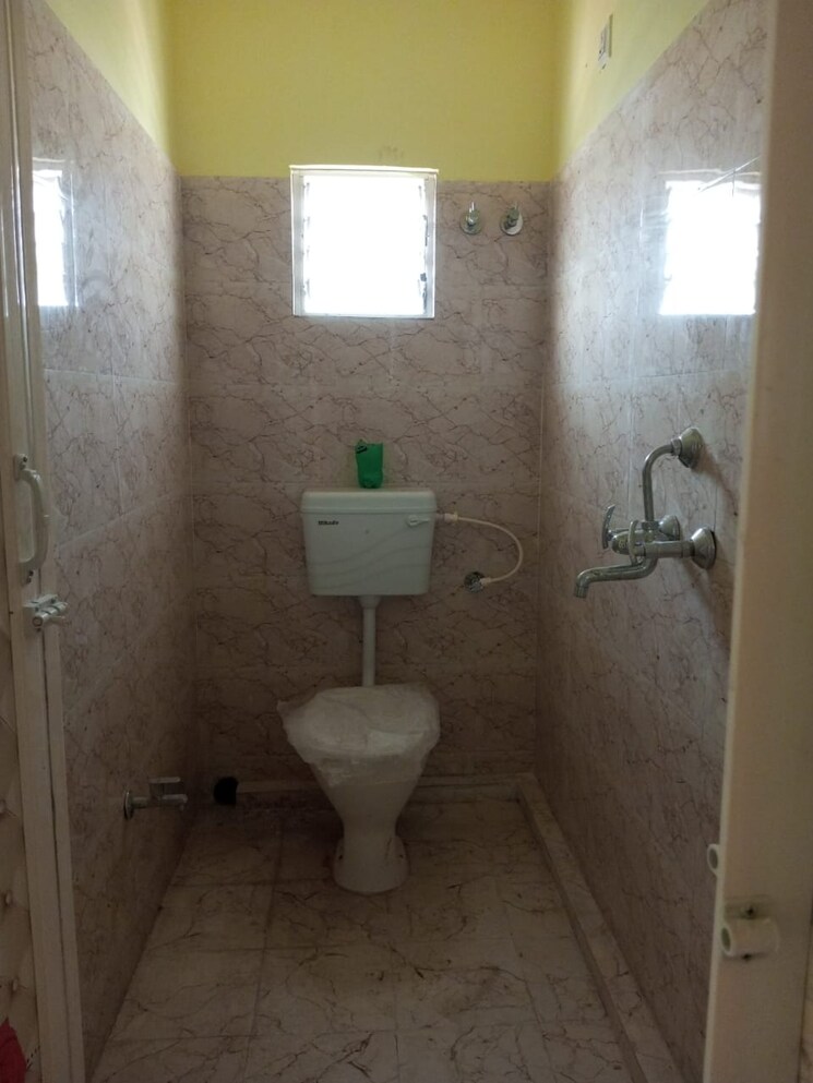 Bathroom, city-centre 2 Bedroom 923 Sq.Ft. Apartment In Salt Lake City Kolkata 8959569