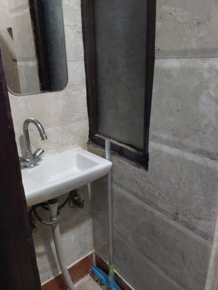 Bathroom, sector 8 dwarka Pg For Girls In Sector 8 Dwarka 8959585