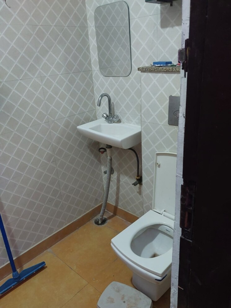 Bathroom, sector 8 dwarka Pg For Girls In Sector 8 Dwarka 8959585