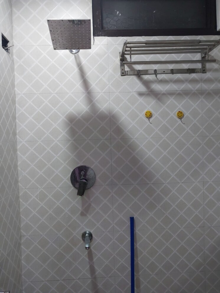 Bathroom, sector 8 dwarka Pg For Girls In Sector 8 Dwarka 8959585