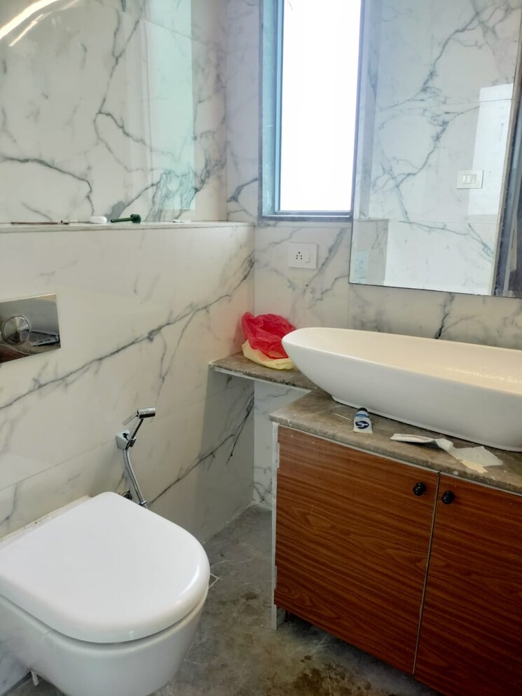 Bathroom, khar west 3 Bedroom 1150 Sq.Ft. Apartment In Khar West Mumbai 8959615