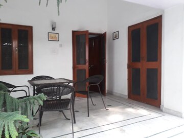 Living Room in 3 BHK Builder Floor at RWA Hauz Khas Block C 5, Hauz Khas – for Rent