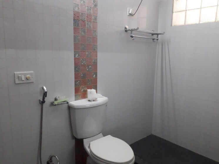 Bathroom, rwa-hauz-khas-block-c-5 3 Bedroom 400 Sq.Yd. Builder Floor In Hauz Khas Delhi 8959616