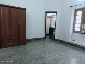 Room in 3 BHK Builder Floor at RWA Hauz Khas Block C 5, Hauz Khas – for Rent