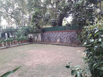 Plot Area in 3 BHK Builder Floor at RWA Hauz Khas Block C 5, Hauz Khas – for Rent