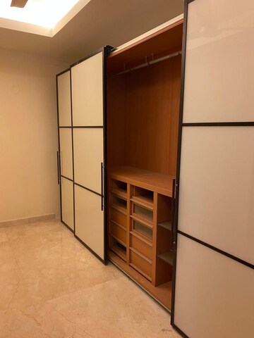 Room in 3 BHK Apartment at Nitesh Buckingham Gate, Lavelle Road – for Rent