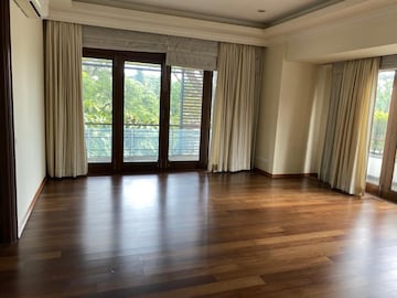 Room in 3 BHK Apartment at Nitesh Buckingham Gate, Lavelle Road – for Rent