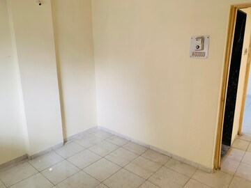Room in 2 BHK Apartment at Siddhivinayak Keshar, Somwar Peth – for Rent