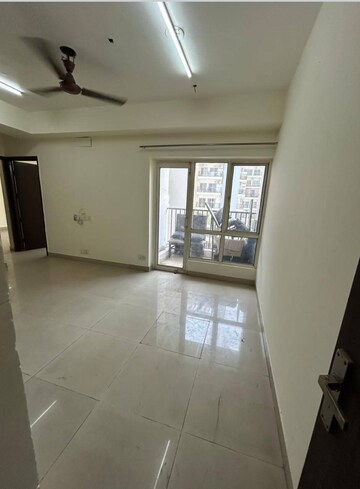 Room in 2 BHK Apartment at Panchsheel Greens II, Sector 16 Greater Noida – for Rent