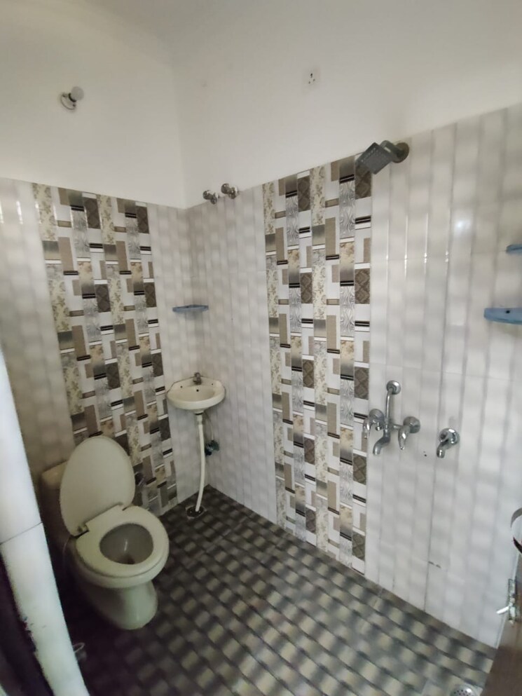 Bathroom, gms road 2 Bedroom 1400 Sq.Ft. Builder Floor In Gms Road Dehradun 8959663