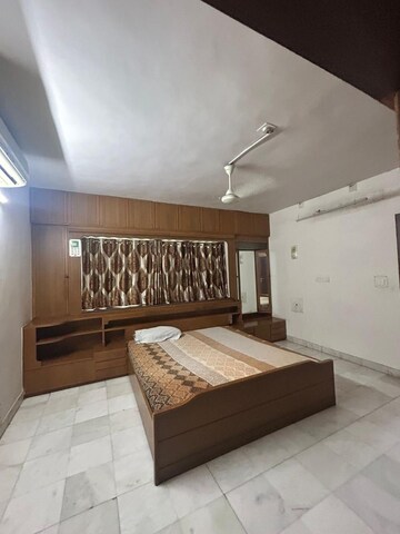 Bedroom in 3 BHK Apartment at Ambawadi – for Rent