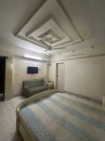 Room in 3 BHK Apartment at Ambawadi – for Rent