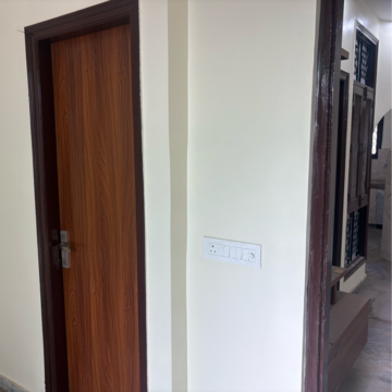 Furnished Amenities in 3 BHK Builder Floor at Ashoka Enclave 3, Subash Nagar – for Rent