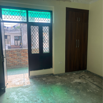 Room in 3 BHK Builder Floor at Ashoka Enclave 3, Subash Nagar – for Rent
