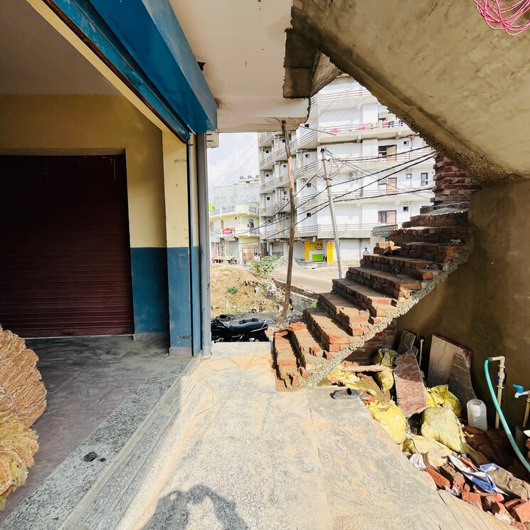  Parking, green-home Commercial Shop 350 Sq.Ft. In Sarfabad Village Noida 8959806