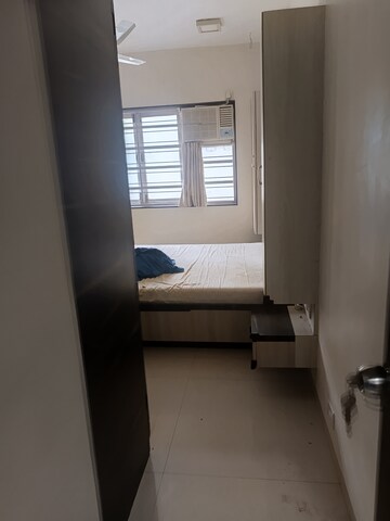 Room in 2.5 BHK Apartment at Vile Parle East – for Rent