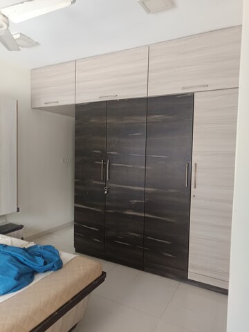 Bathroom in 2.5 BHK Apartment at Vile Parle East – for Rent