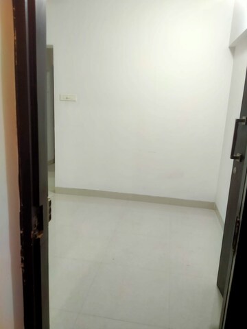 Room in 2 BHK Apartment at Jeevan Sarita CHS, Vile Parle East – for Rent