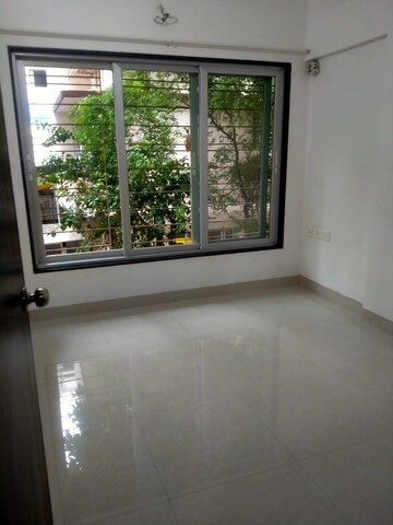 Room in 2 BHK Apartment at Jeevan Sarita CHS, Vile Parle East – for Rent